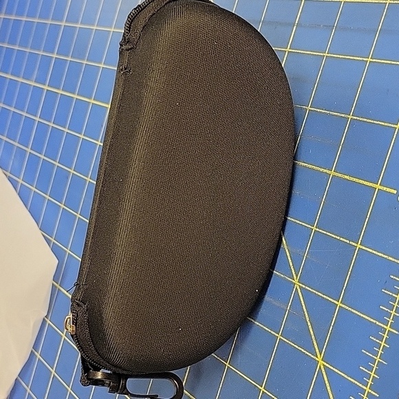 Half Moon Shape Zip up Nylon Plain Glasses Eyeglasses Case Box Black w Hookv - Picture 5 of 6